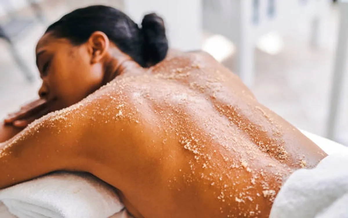 Tratamento corporal com esfoliação em clínica de estética no Batel, Curitiba